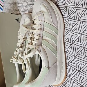 BNIB Adidas Run 70s 2.0 Sneakers 8.5 Bone Ivory Mint Pale Gray